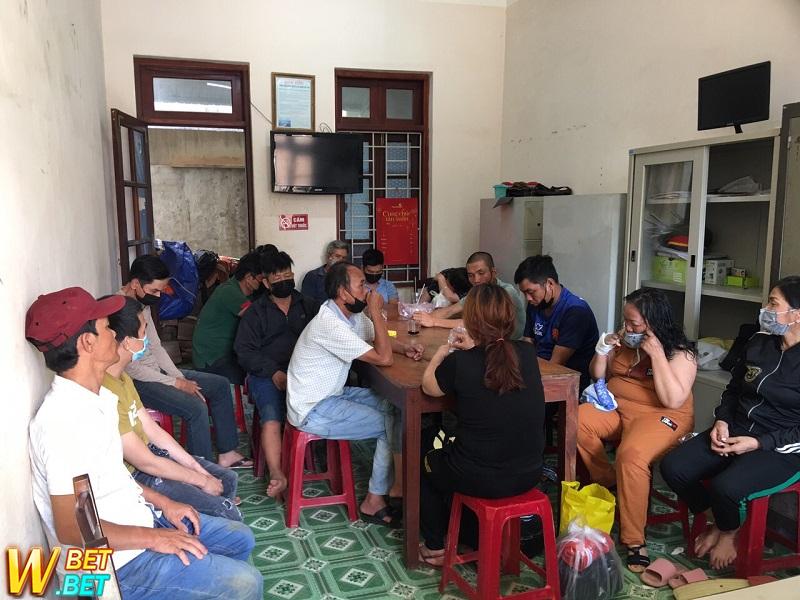 14 người chơi xúc xắc bị bắt đỏ tay.