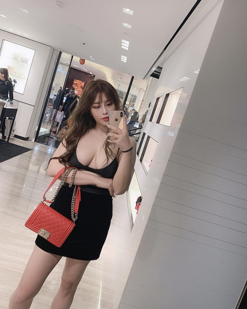 Yumi K. 