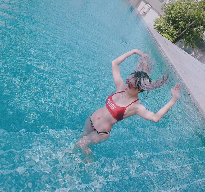 Tiu Bảo Trâm đăng ảnh bikini 