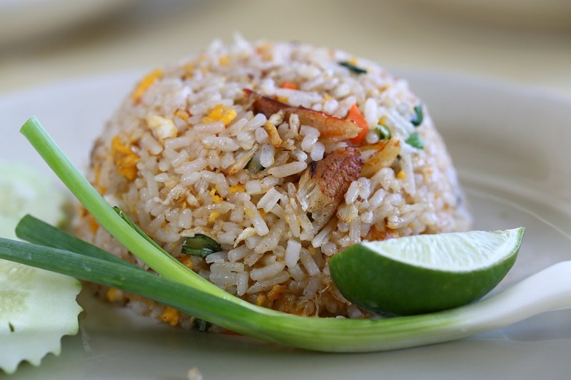 Tại sao lại mơ thấy đánh bạc ăn cơm? Số gạo là bao nhiêu?