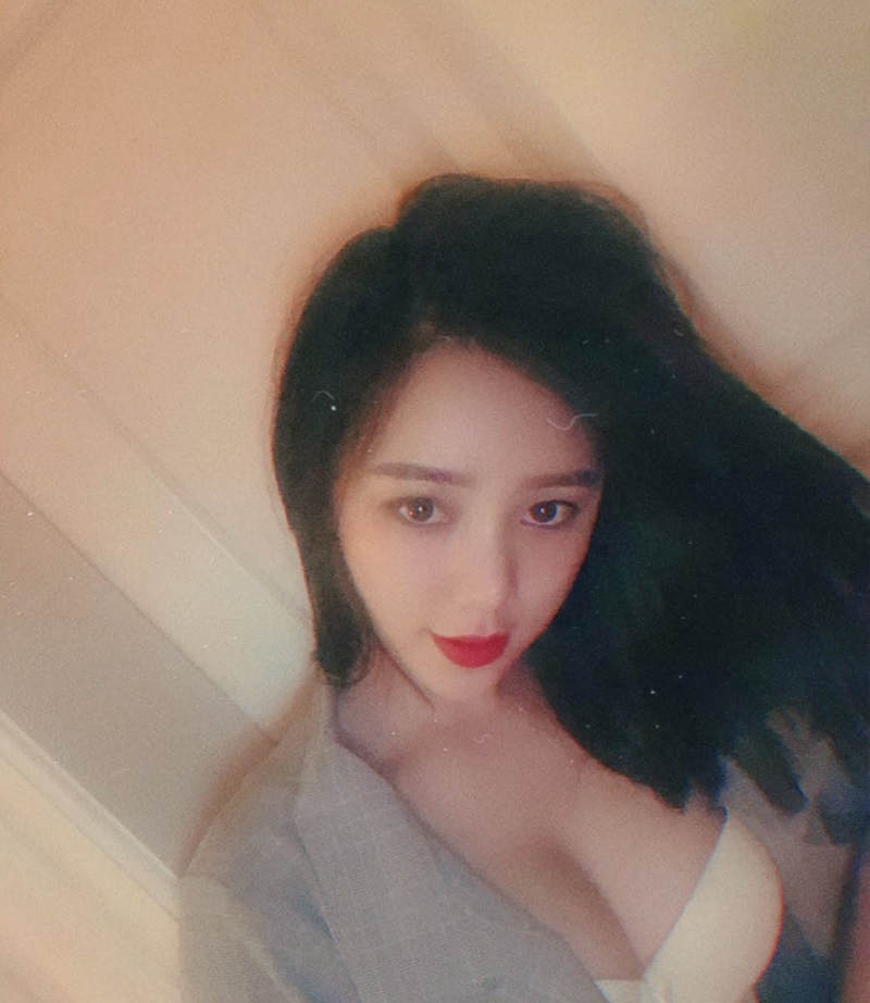 Quỳnh Kool cực sexy và gợi cảm