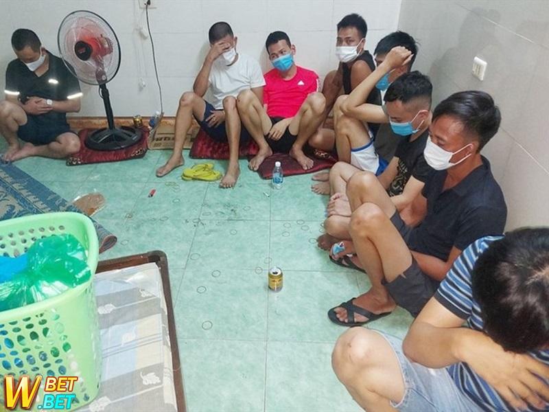 Bắt 5 tay chơi đỏ sống tại xã Cẩm Xuyên.