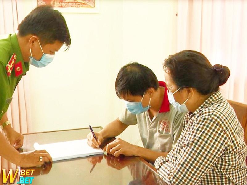 Tiền Giang: Bị bắt quả tang người phụ nữ Khởi tố đánh bạc