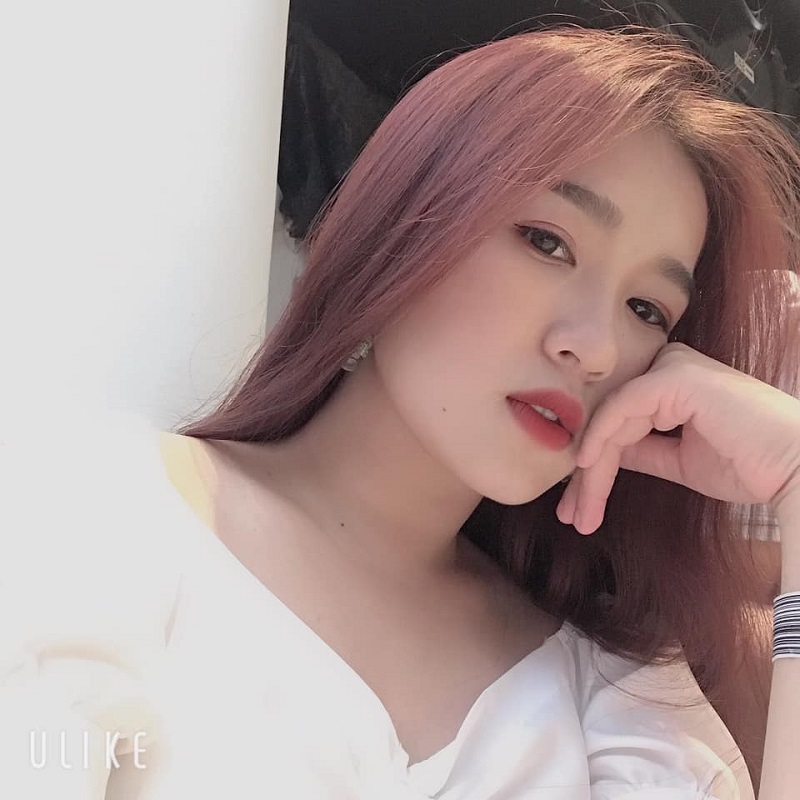Cô gái Hoàng Gia Khẩn