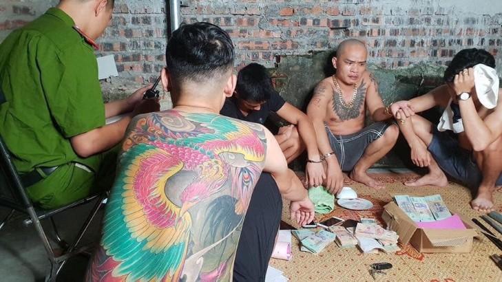 Tiến Bíp là ai? Tiến Brai nói về việc người hâm mộ lấy trộm 400 triệu để tặng cho Biệt thự Đội 4 kẻ lừa đảo là ai?