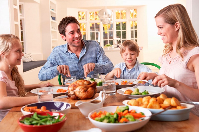  Giải mã giấc mơ về bữa tiệc ăn uống 