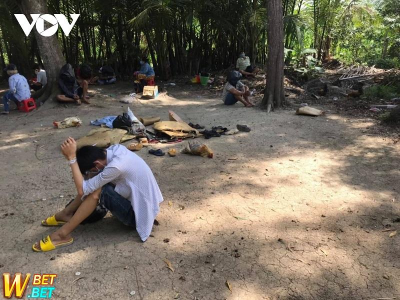 Tiền Giang: 14 người bắt quả tang đá gà ăn tiền