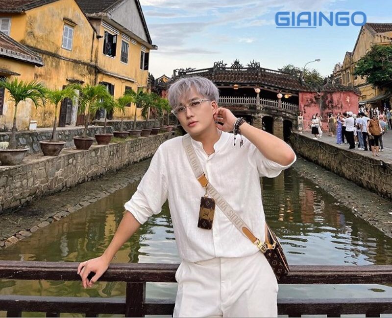 Man Tien Hoi Travel Blogger Career