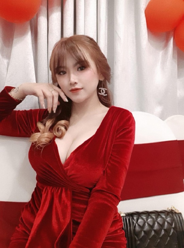 Từ Mỹ Vân không ngại khoe ảnh nude ngắn cũn cỡn