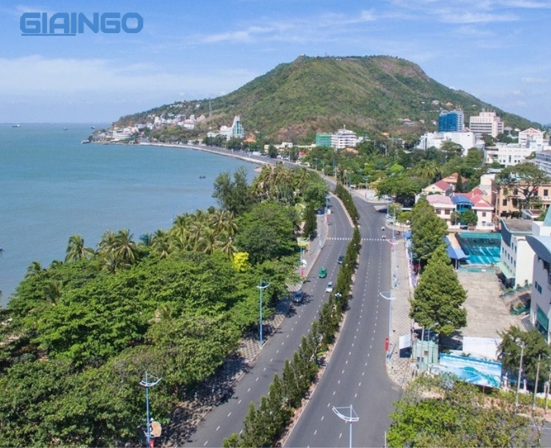 Tỉnh có thế mạnh phát triển du lịch biển ở phía Đông Nam.