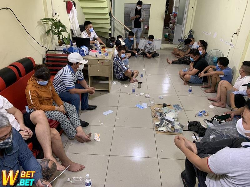 Phá sòng bạc phi tang giữa đêm khuya ở An Giang