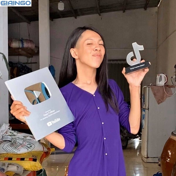 Wo Thanh Yi là ai?