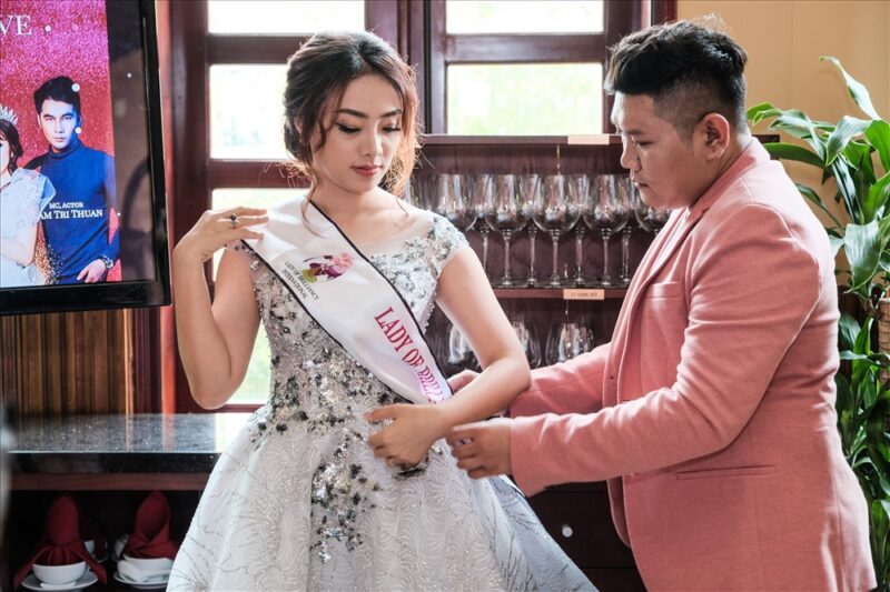 Miko Lan Chin là ai?