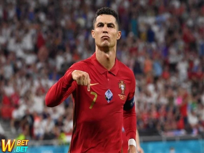 CR7 phá kỷ lục