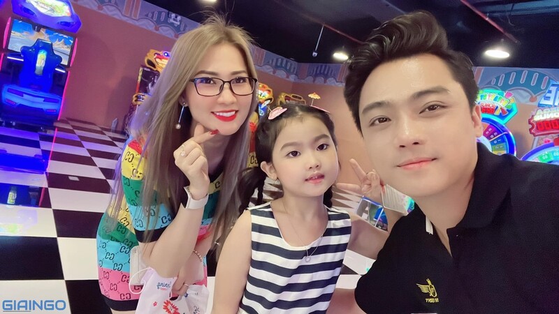 Vợ của Tin Kent là ai?