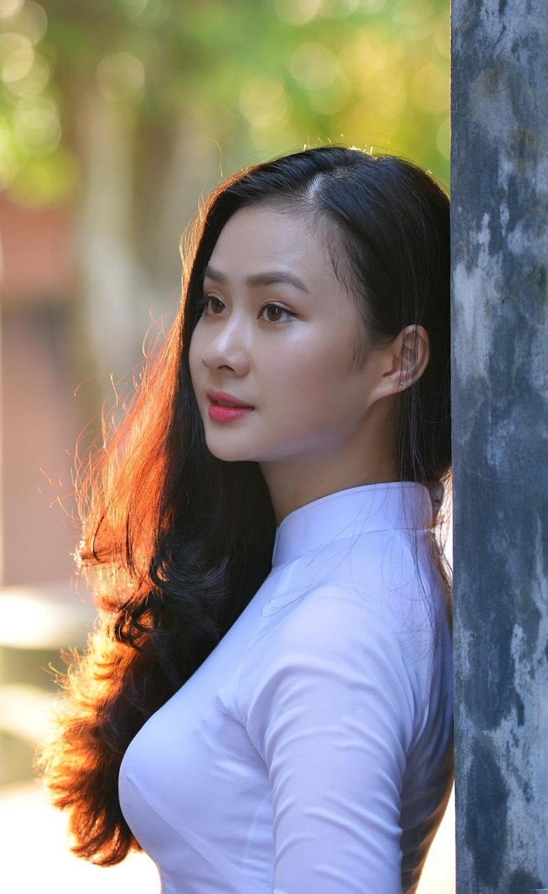 Cô gái xinh đẹp Như Ka mặc áo dài 
