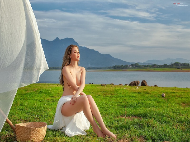 Nguyễn Hà Lin trong trang phục bikini