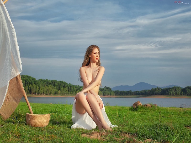 Nguyễn Hà Lin trong bộ bikini nóng bỏng