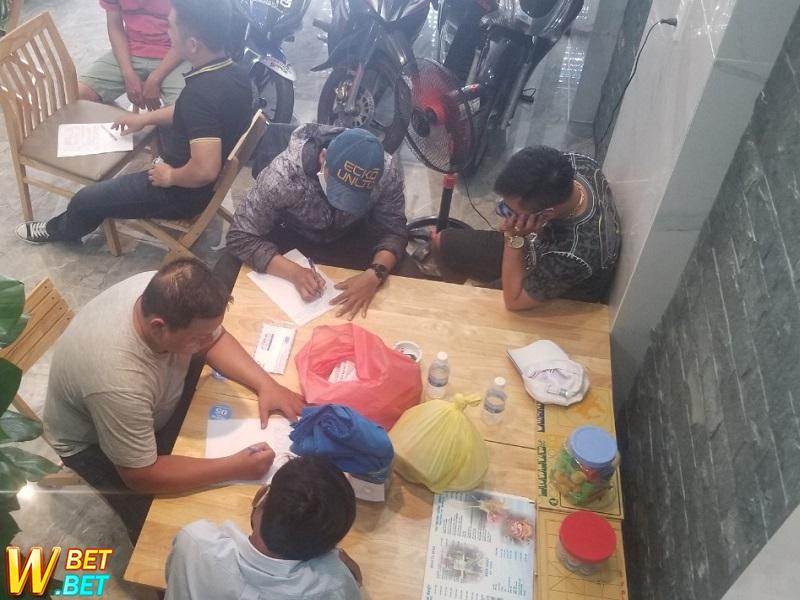 TP.HCM: Tạm giữ Nhân viên Chi nhánh Đánh bạc ăn tiền