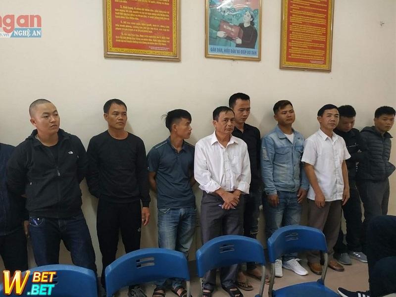 Triệt phá 2 ổ nhóm đánh bạc có đông người tham gia.