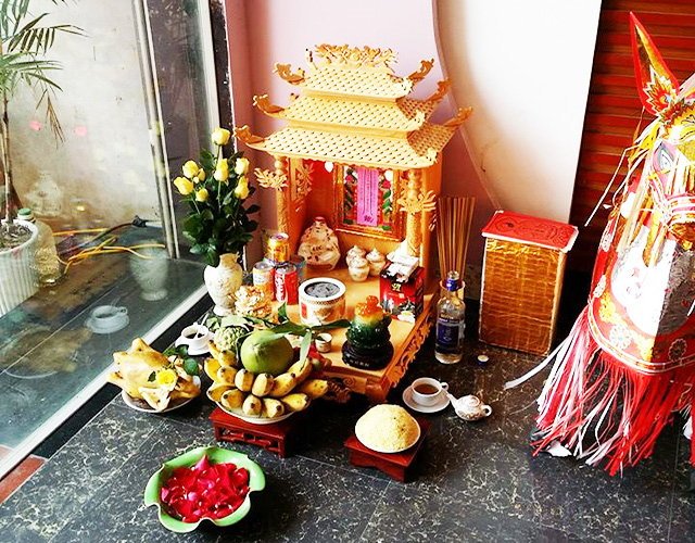 Làm thế nào để đưa ông Đê Tấn Tài vào đúng vị trí? Những lưu ý khi sắp xếp bàn thờ Làm thế nào để đặt ông Đê Tấn Tài vào đúng vị trí
