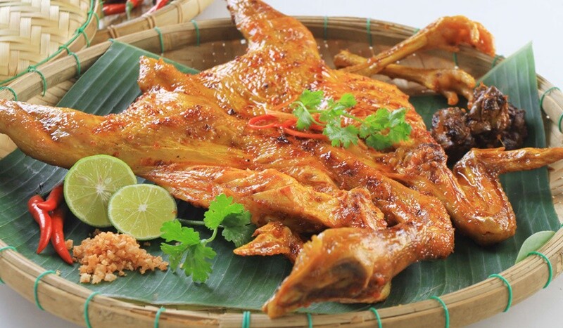 Đặc sản gà nướng Bản Đôn