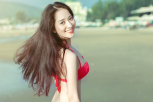 Khánh Thi là ai? Có thật Khánh Thi khóc giữa đêm trực tiếp?