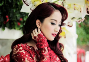 Khánh Thi là ai? Có thật Khánh Thi khóc giữa đêm trực tiếp?