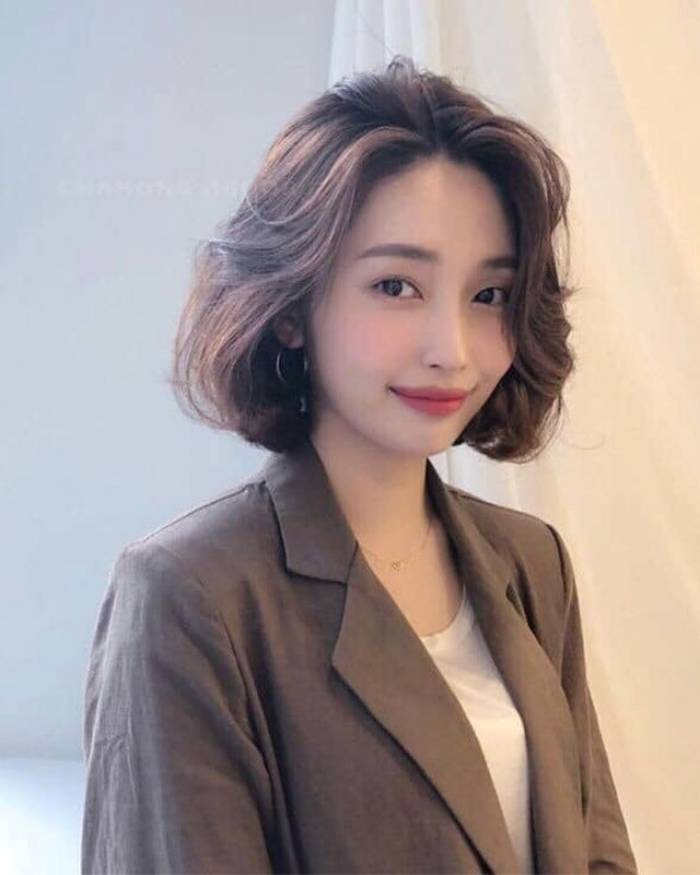 Tóc xoăn ngang vai