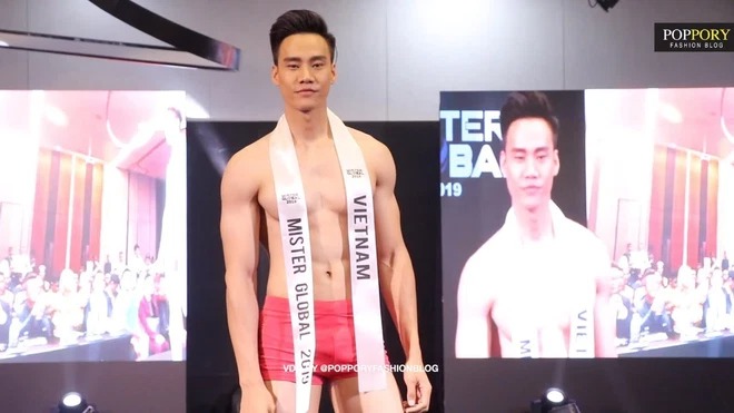 Bạn là ai?