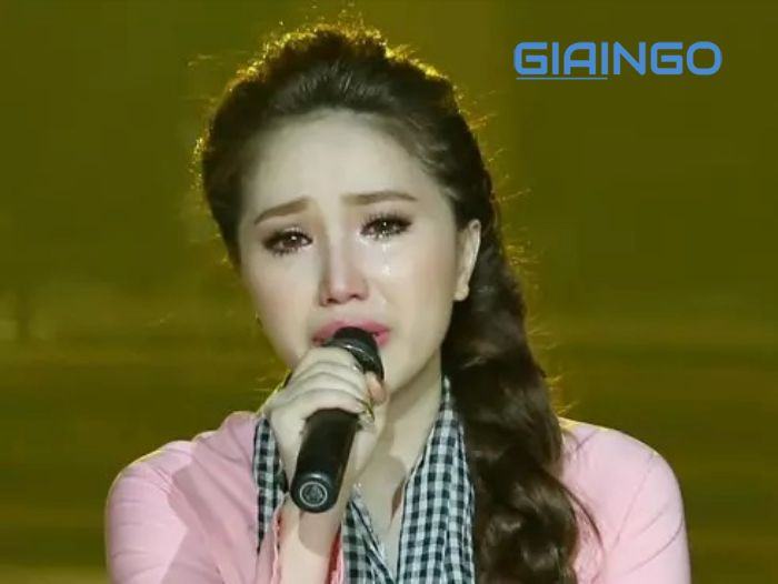 Đông Nhi là ai? Tiểu sử, sự nghiệp và cuộc sống cá nhân của một ca sĩ tài năng Nói với tôi rằng bạn đang mắc kẹt với cây xô thơm