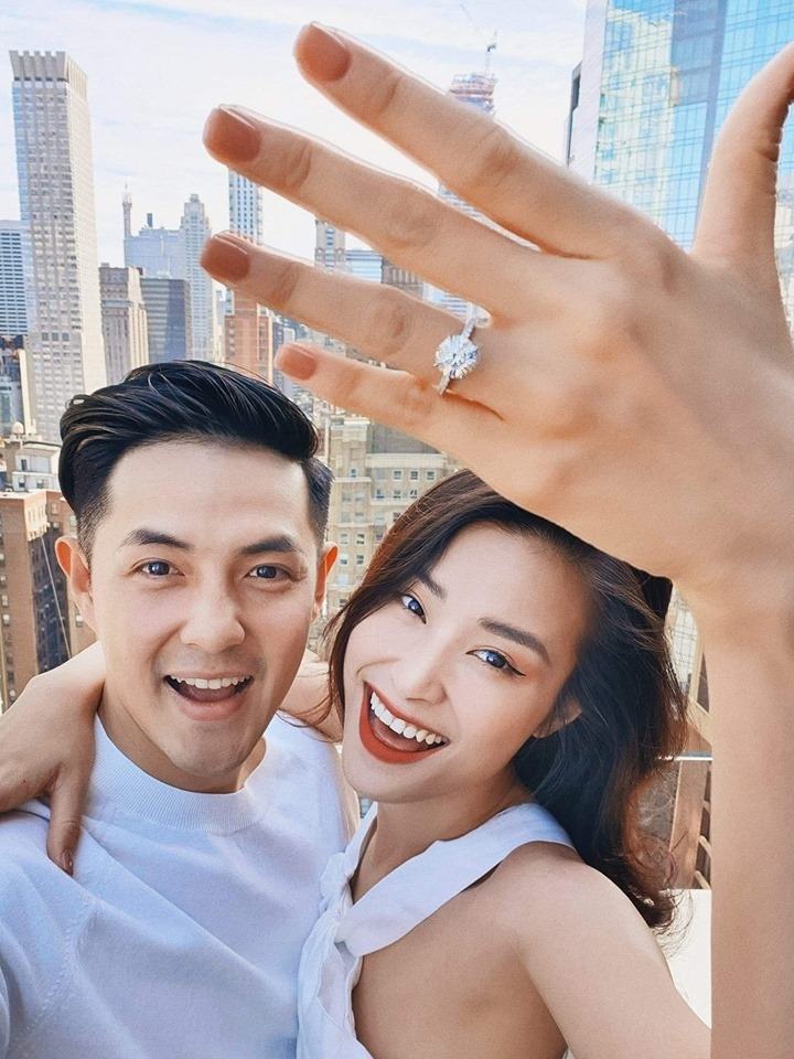 Đông Nhi là ai? Tiểu sử, sự nghiệp và cuộc sống cá nhân của một ca sĩ tài năng Đông Nhi là ai?